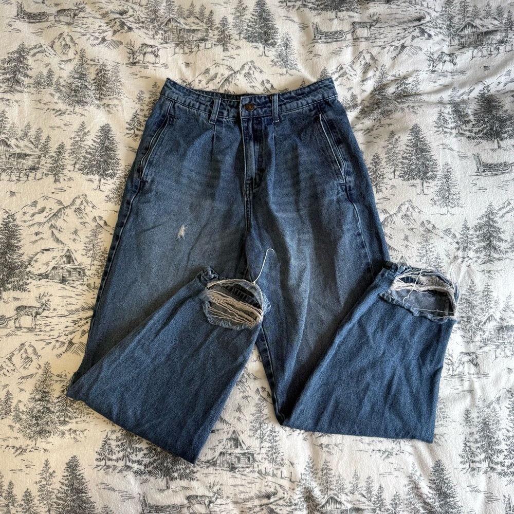 Distressed Denim Jeans ankle slit detail